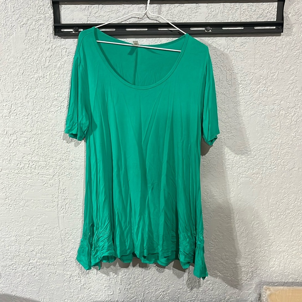 LuLaRoe T-shirt, small